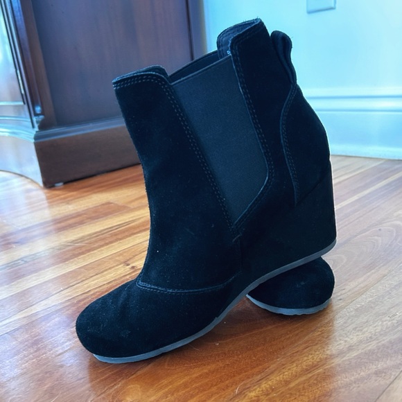 OTBT Dodge Wedge Women Black Pull On Ankle Bootie - Picture 2 of 9